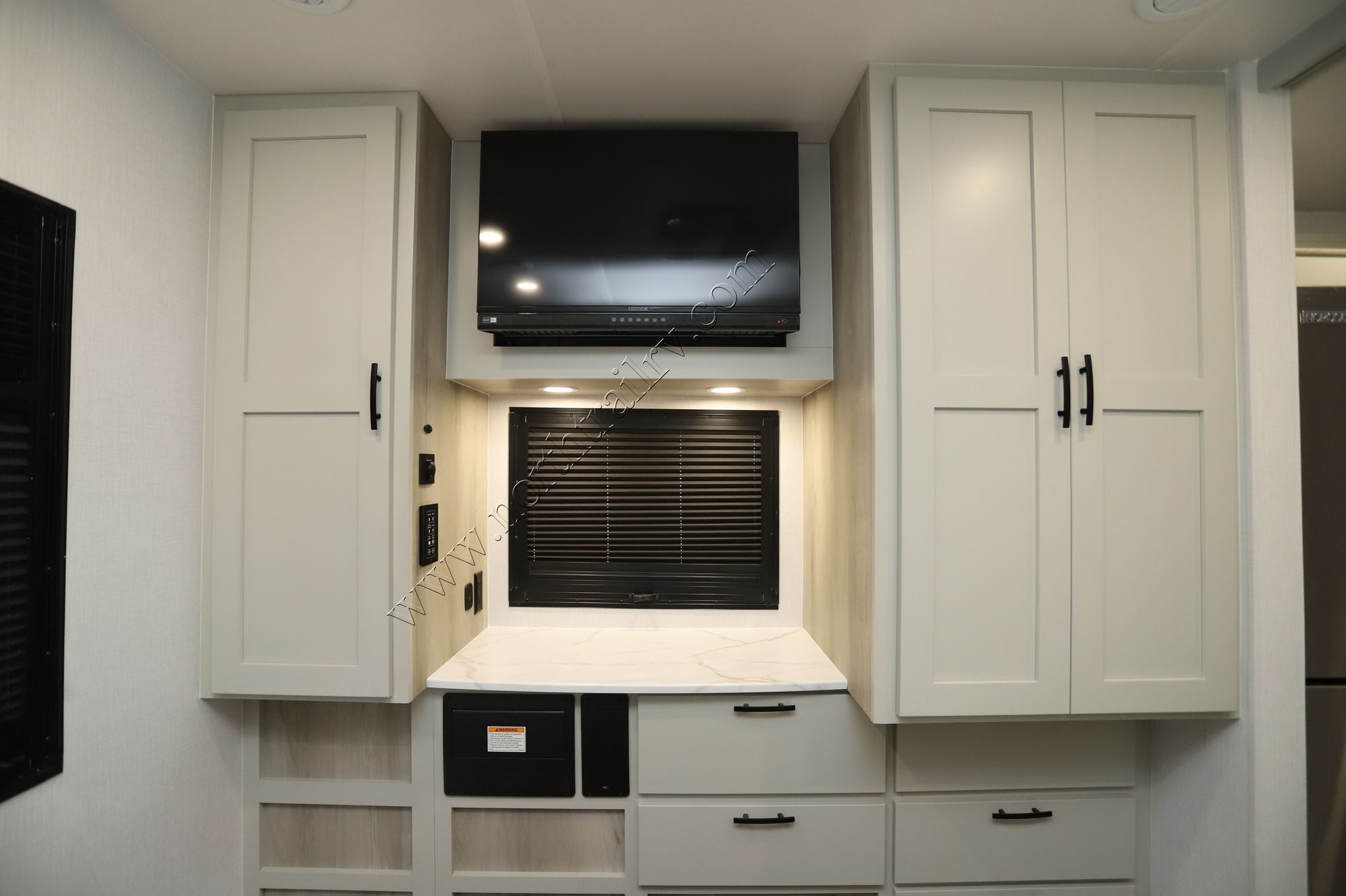 New 2026 Dynamax Isata 6 31KS 4X4 Super C  For Sale