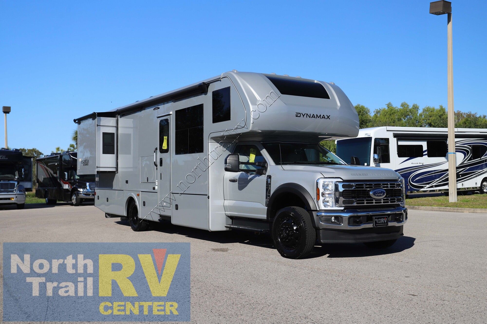 New 2026 Dynamax Isata 6 31KS 4X4 Super C  For Sale