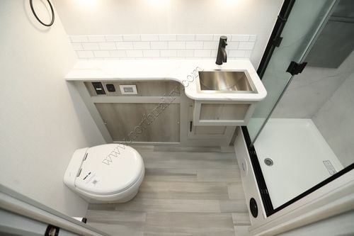 2026 Dynamax Isata 6 31KS 4X4