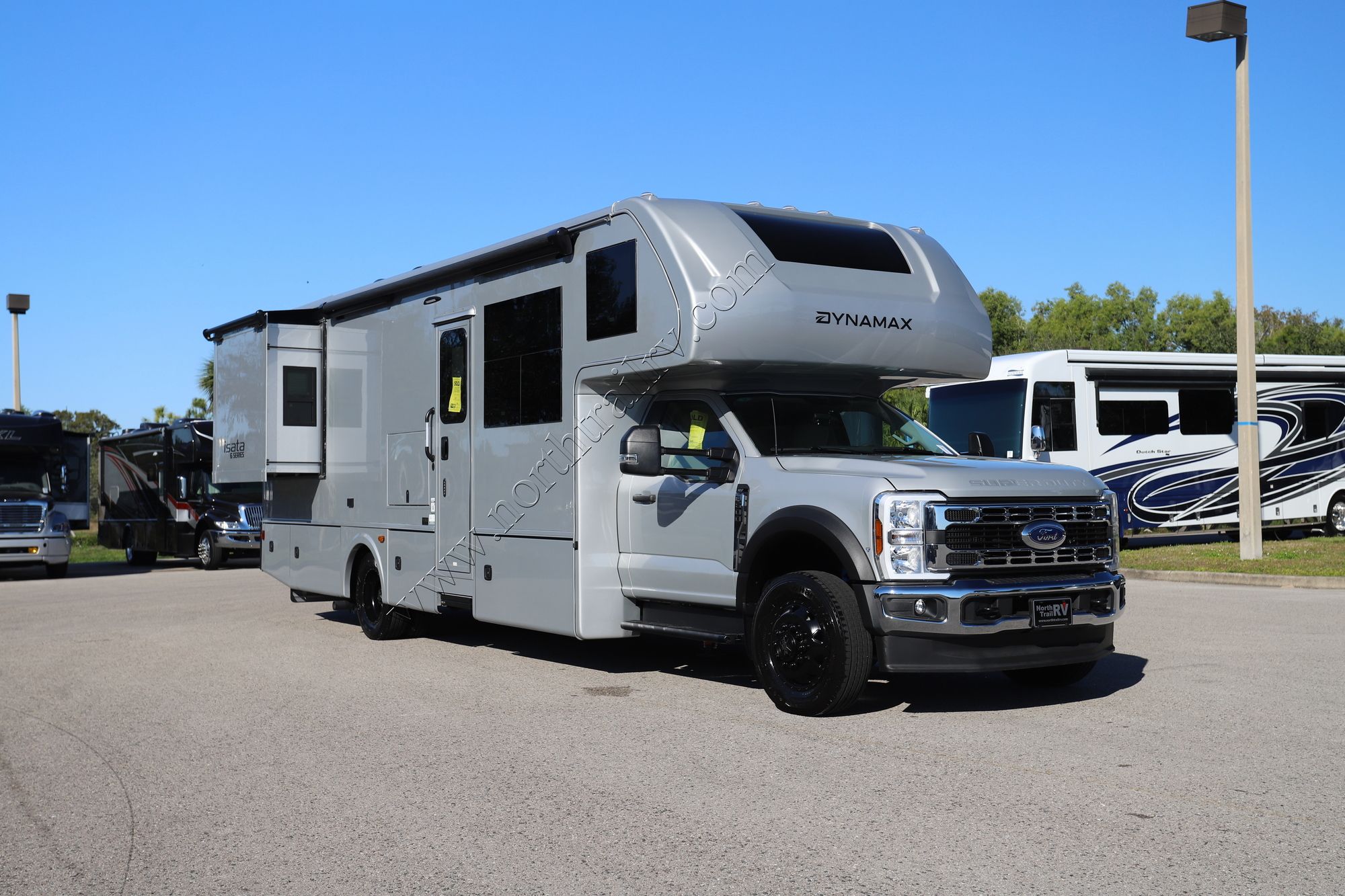 New 2026 Dynamax Isata 6 31KS 4X4 Super C  For Sale