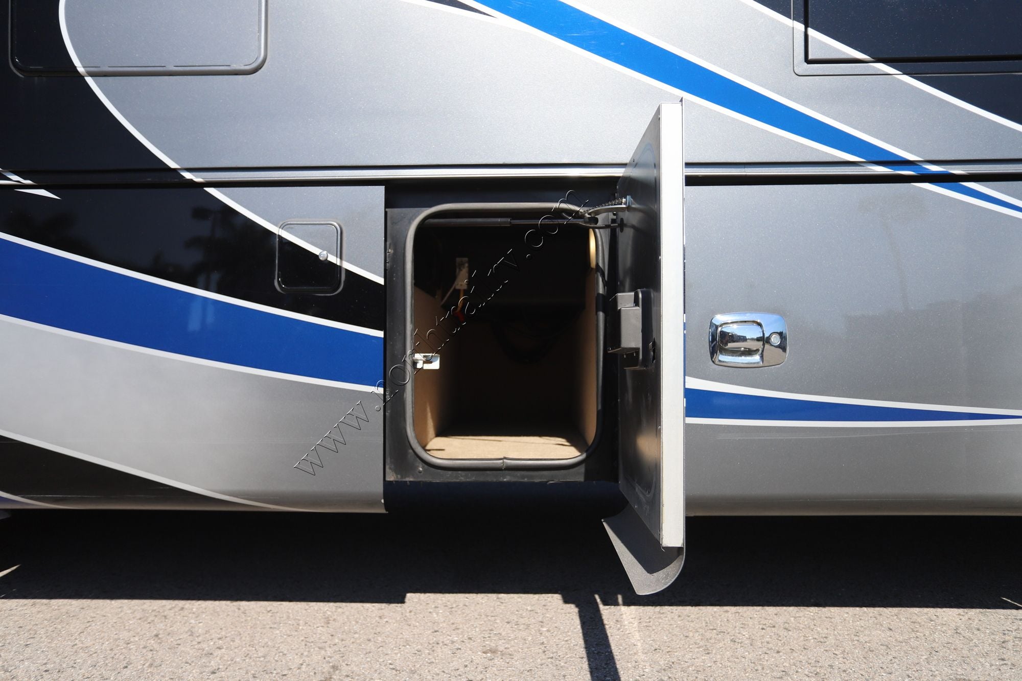 Used 2018 Tiffin Motor Homes Allegro Bus 37AP Class A  For Sale