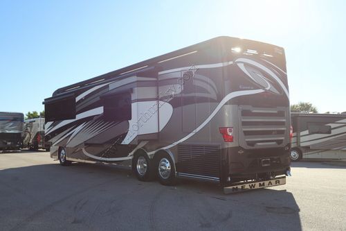 2024 Newmar Essex 4595 Class A