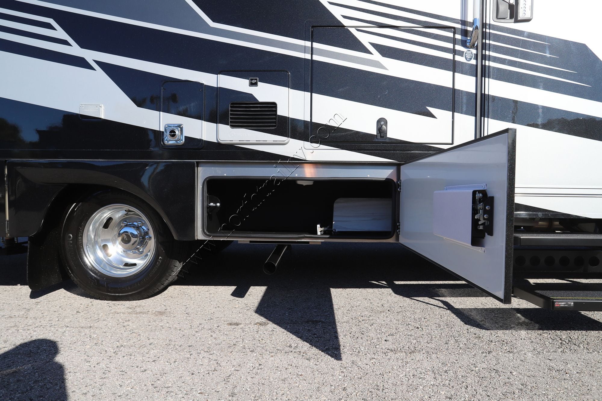 Used 2025 Renegade Rv Vienna 25RML Class C  For Sale