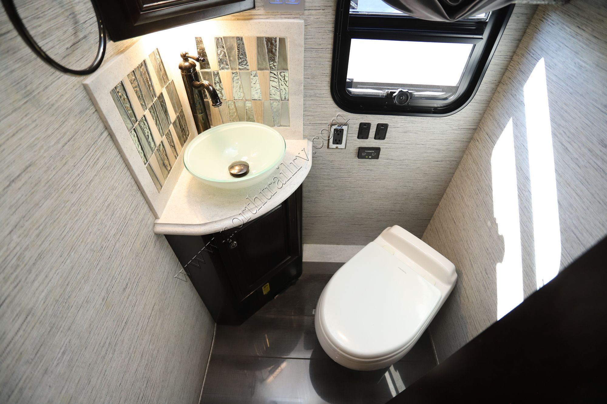 Used 2018 Newmar Dutch Star 4369 Class A  For Sale