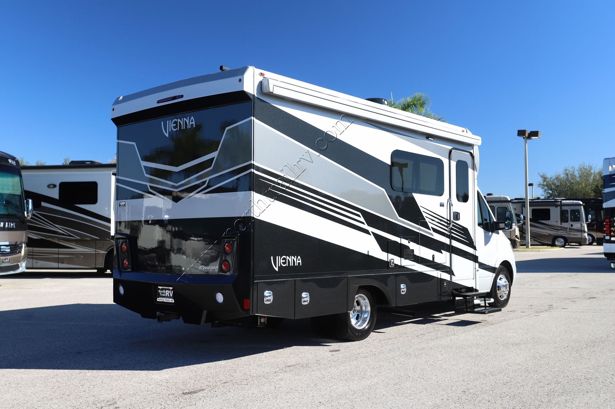 Used 2025 Renegade Rv Vienna 25RML Class C  For Sale