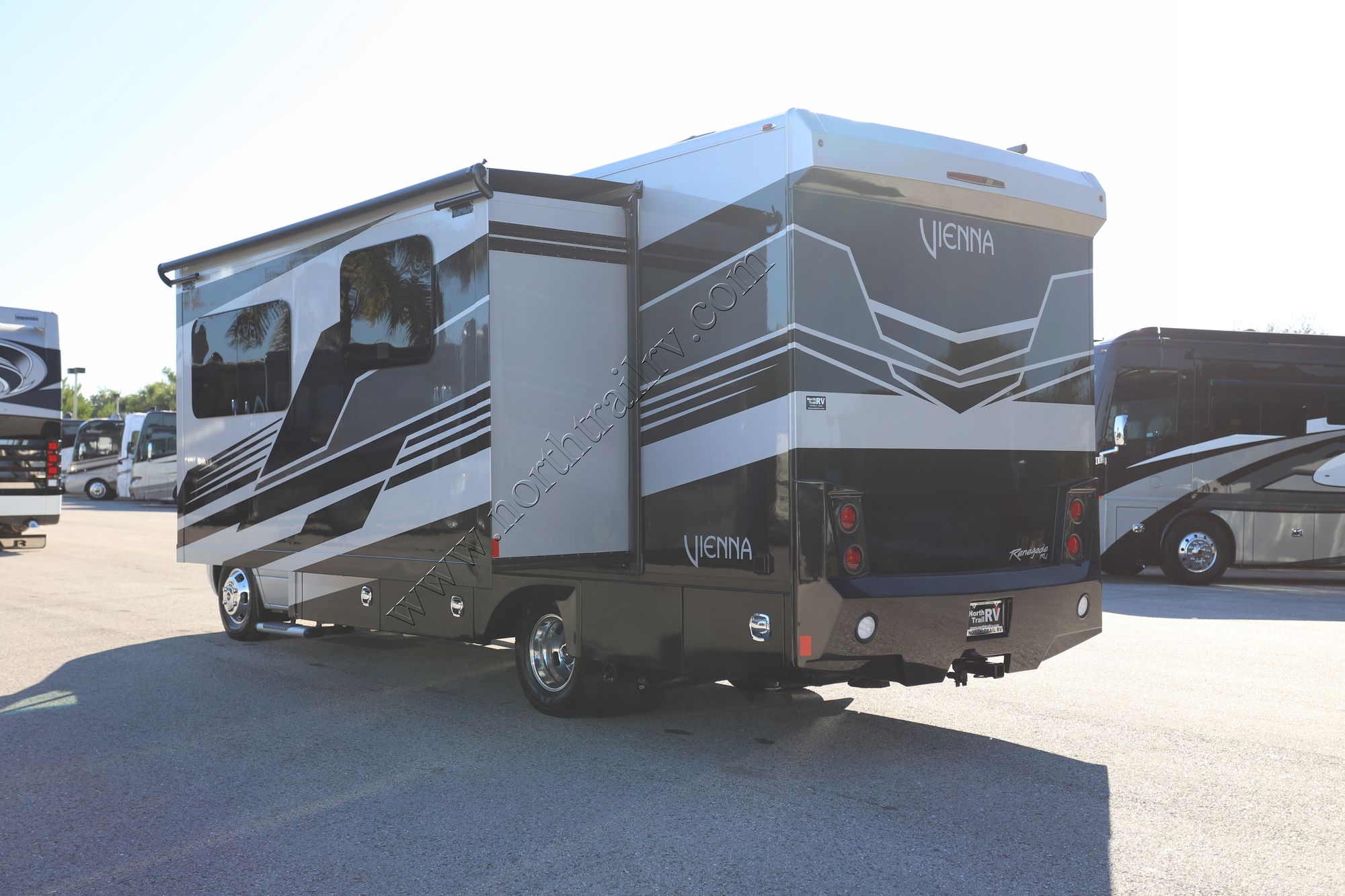 Used 2025 Renegade Rv Vienna 25RML Class C  For Sale