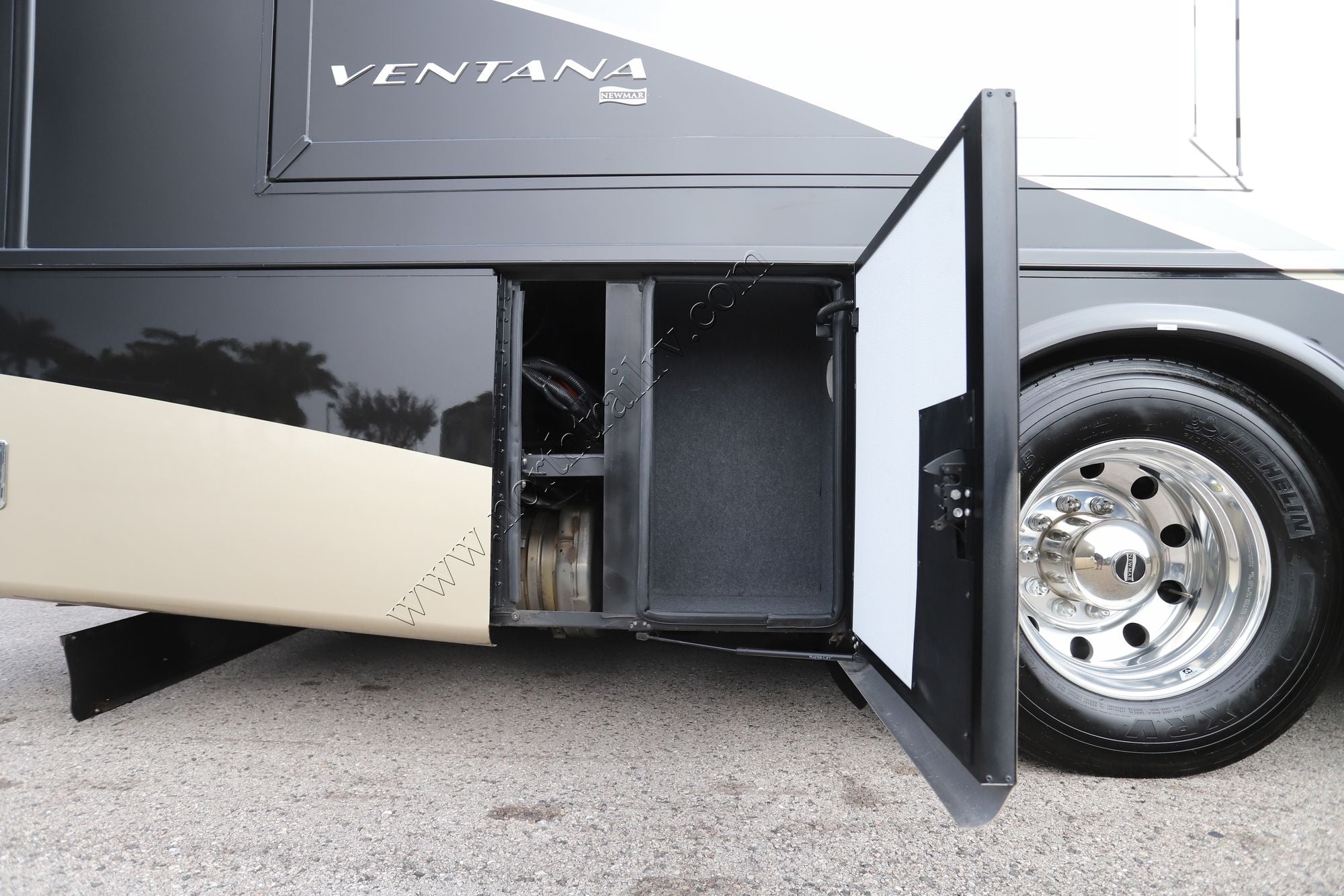 Used 2023 Newmar Ventana 3407 Class A  For Sale