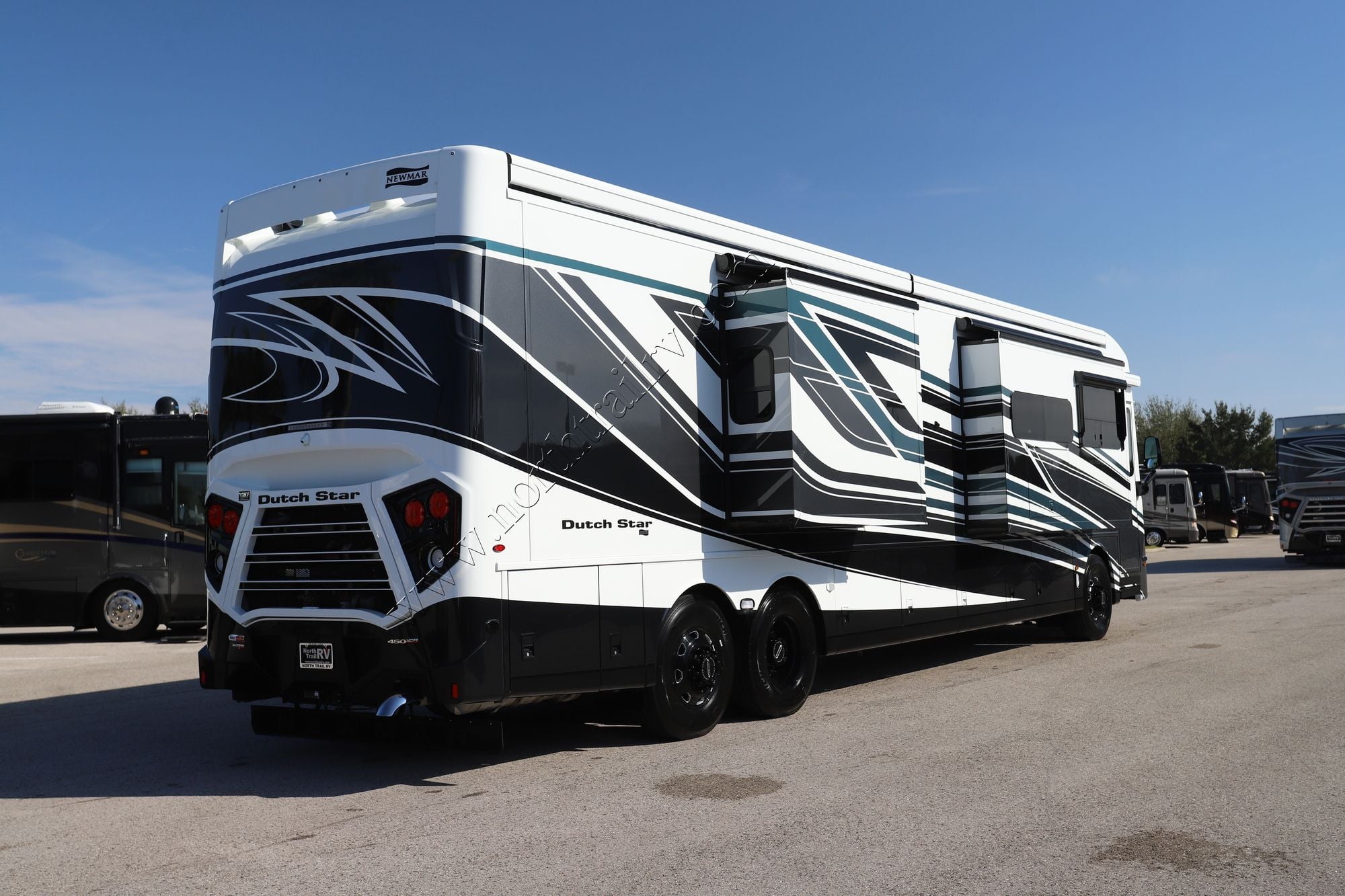 New 2026 Newmar Dutch Star 4325 Class A  For Sale