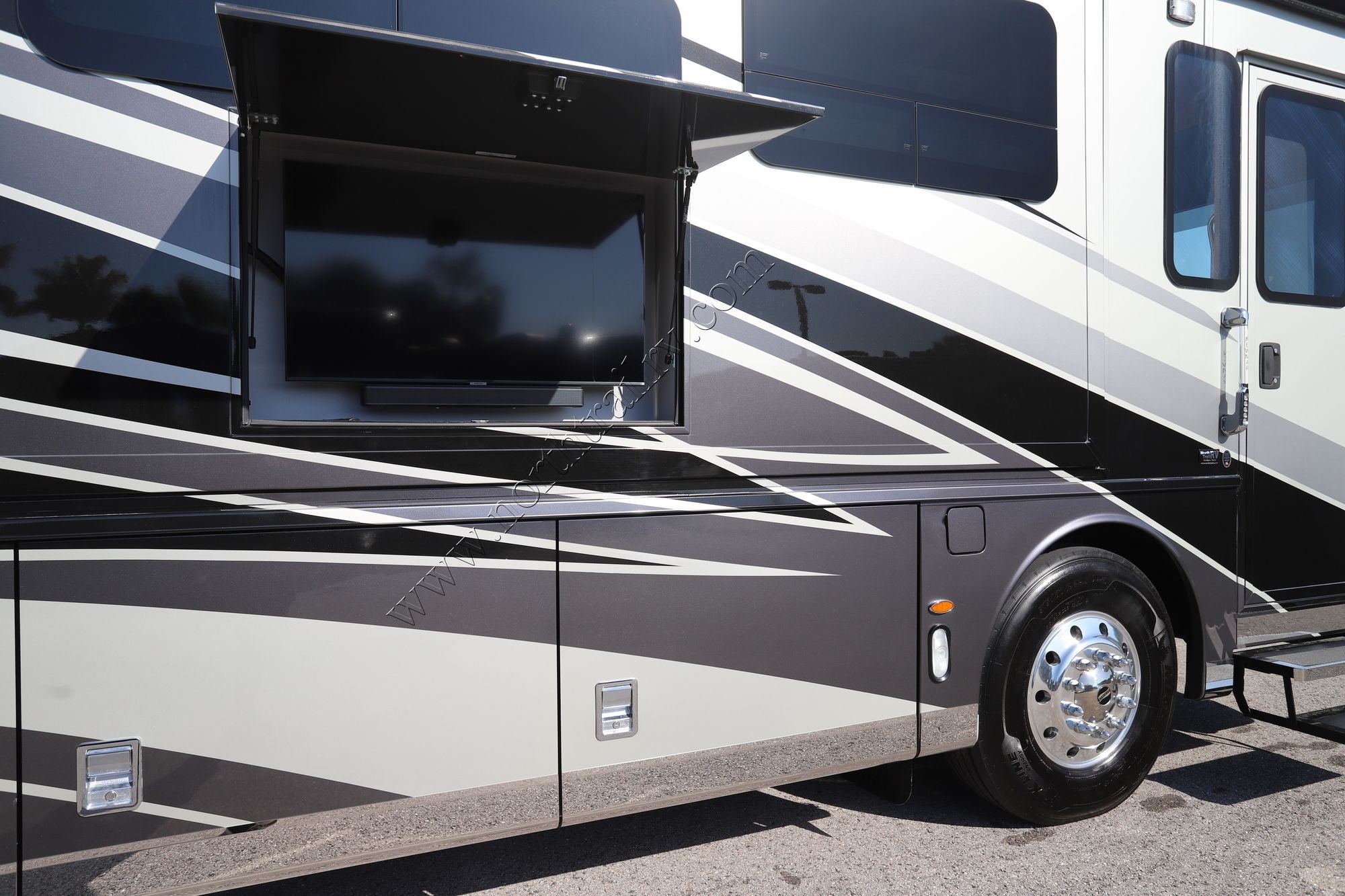 Used 2023 Newmar Dutch Star 3736 Class A  For Sale