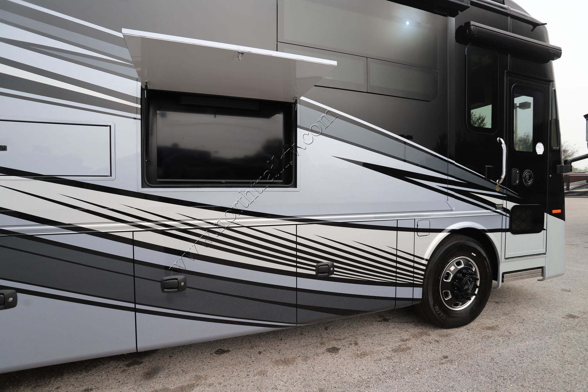 New 2026 Tiffin Motor Homes Phaeton 35CH Class A  For Sale