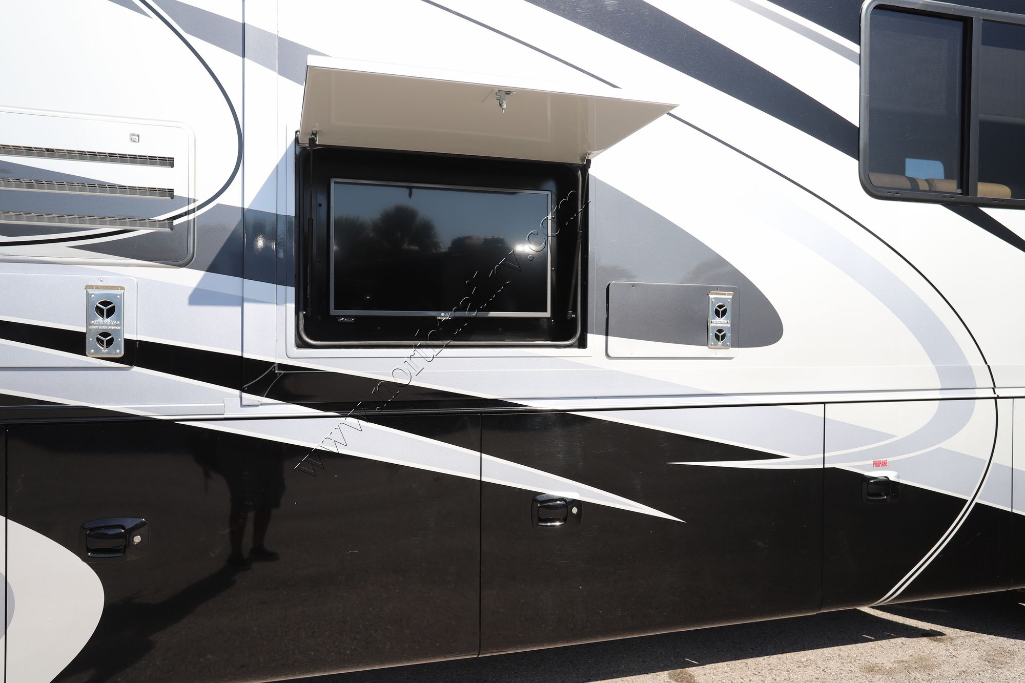 Used 2016 Tiffin Motor Homes Allegro Red 38QBA Class A  For Sale