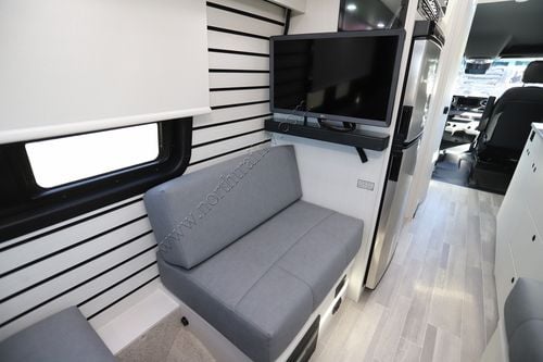 2025 Pleasure-Way Plateau TS