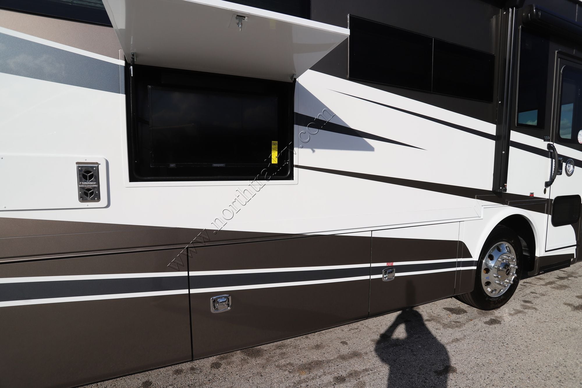 New 2026 Tiffin Motor Homes Byway 33FL Class A  For Sale