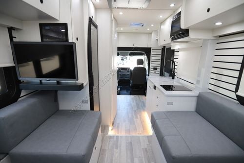 2025 Pleasure-Way Plateau XLTS Class C