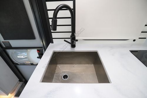 2025 Pleasure-Way Plateau XLTS Class C