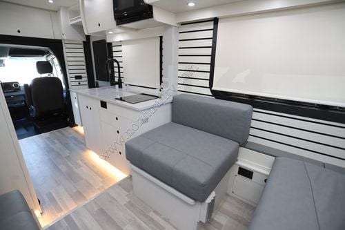 2025 Pleasure-Way Plateau XLTS Class C