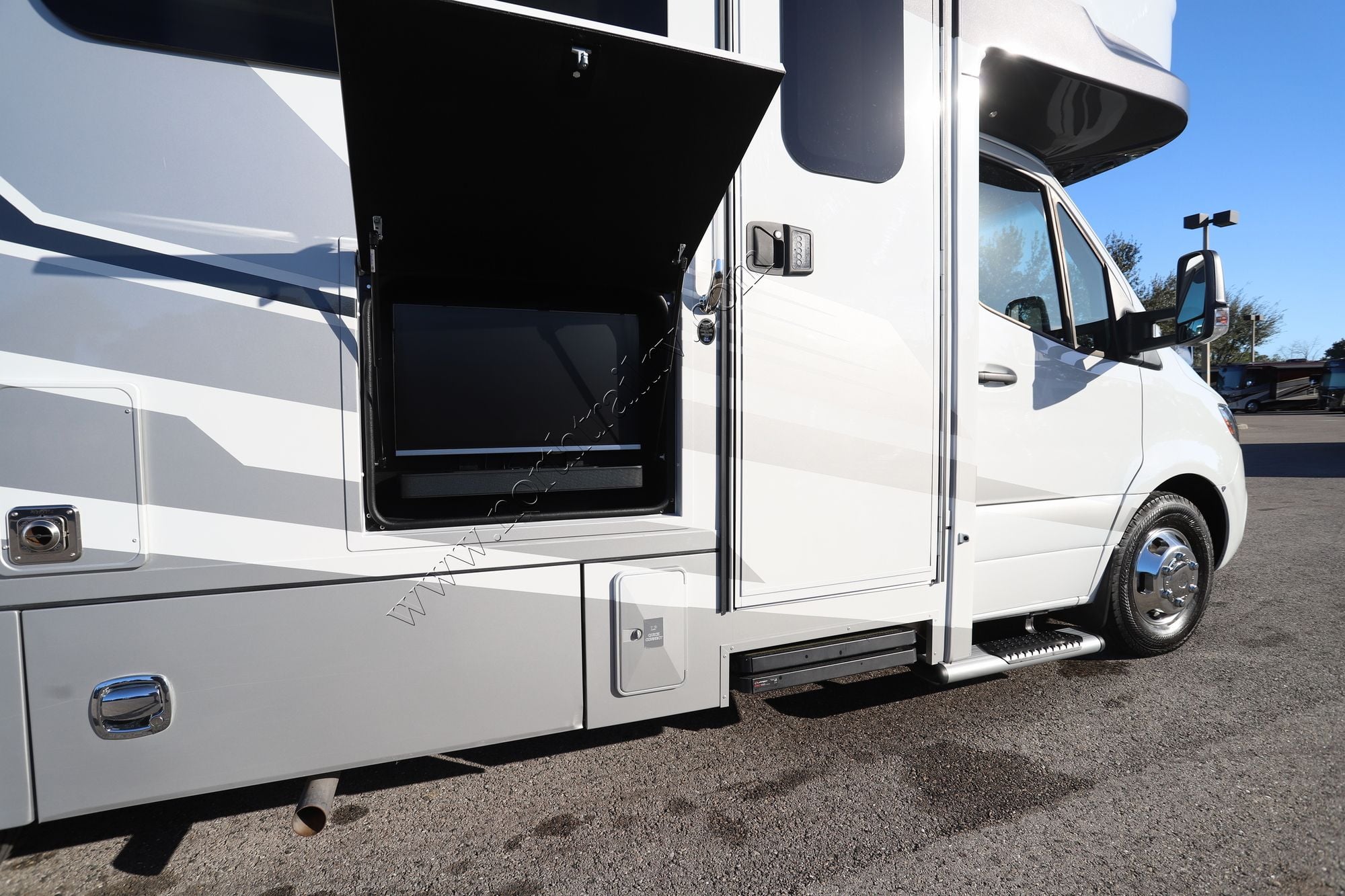 Used 2025 Renegade Rv Vienna 25DLC Class C  For Sale