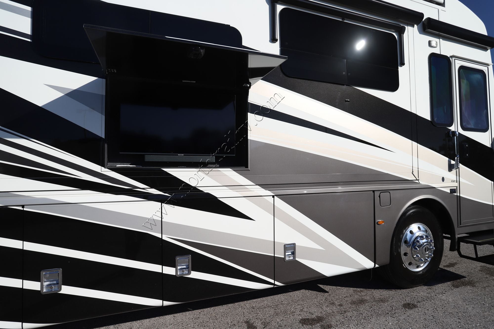 Used 2023 Newmar Ventana 4369 Class A  For Sale