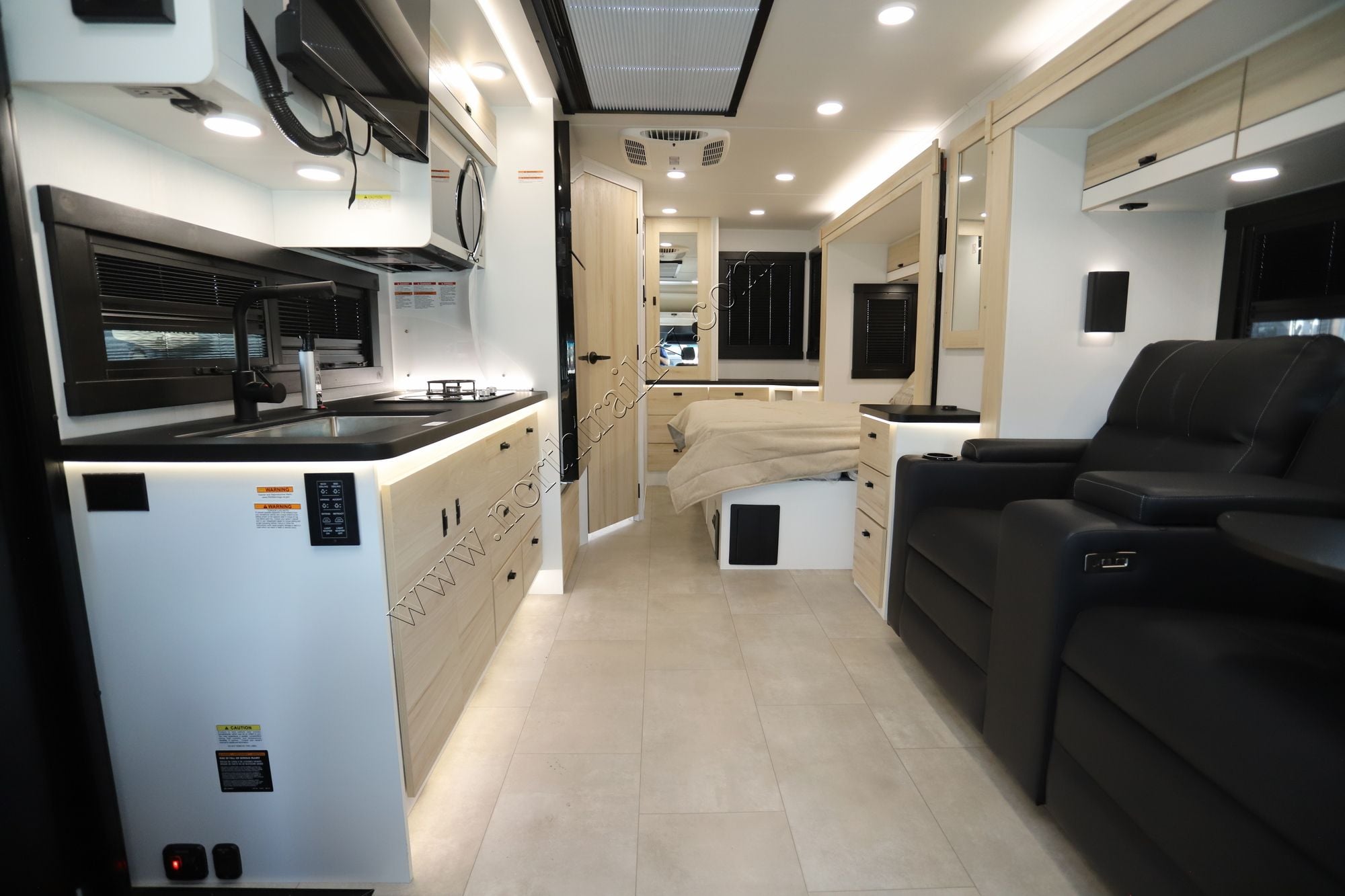 New 2026 Jayco Melbourne Prestige 25LP Class C  For Sale