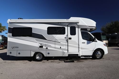 2025 Renegade Rv Vienna 25DLC