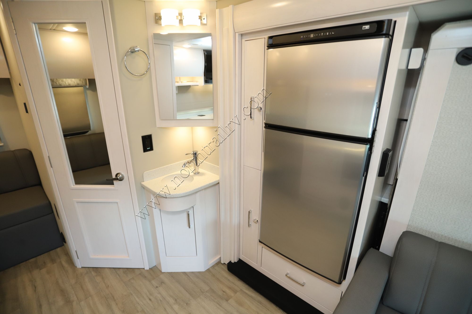 Used 2025 Renegade Rv Vienna 25DLC Class C  For Sale