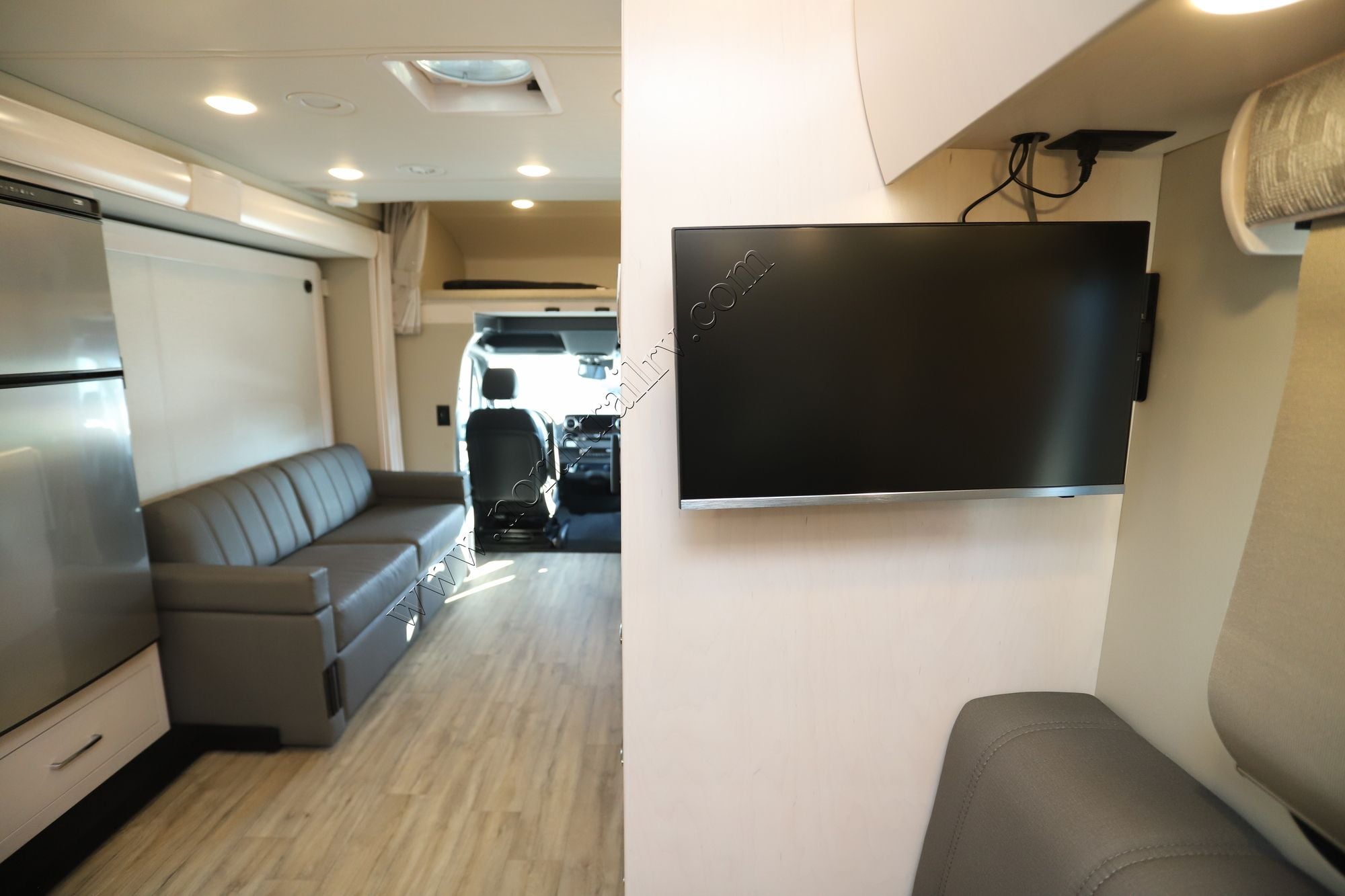 Used 2025 Renegade Rv Vienna 25DLC Class C  For Sale