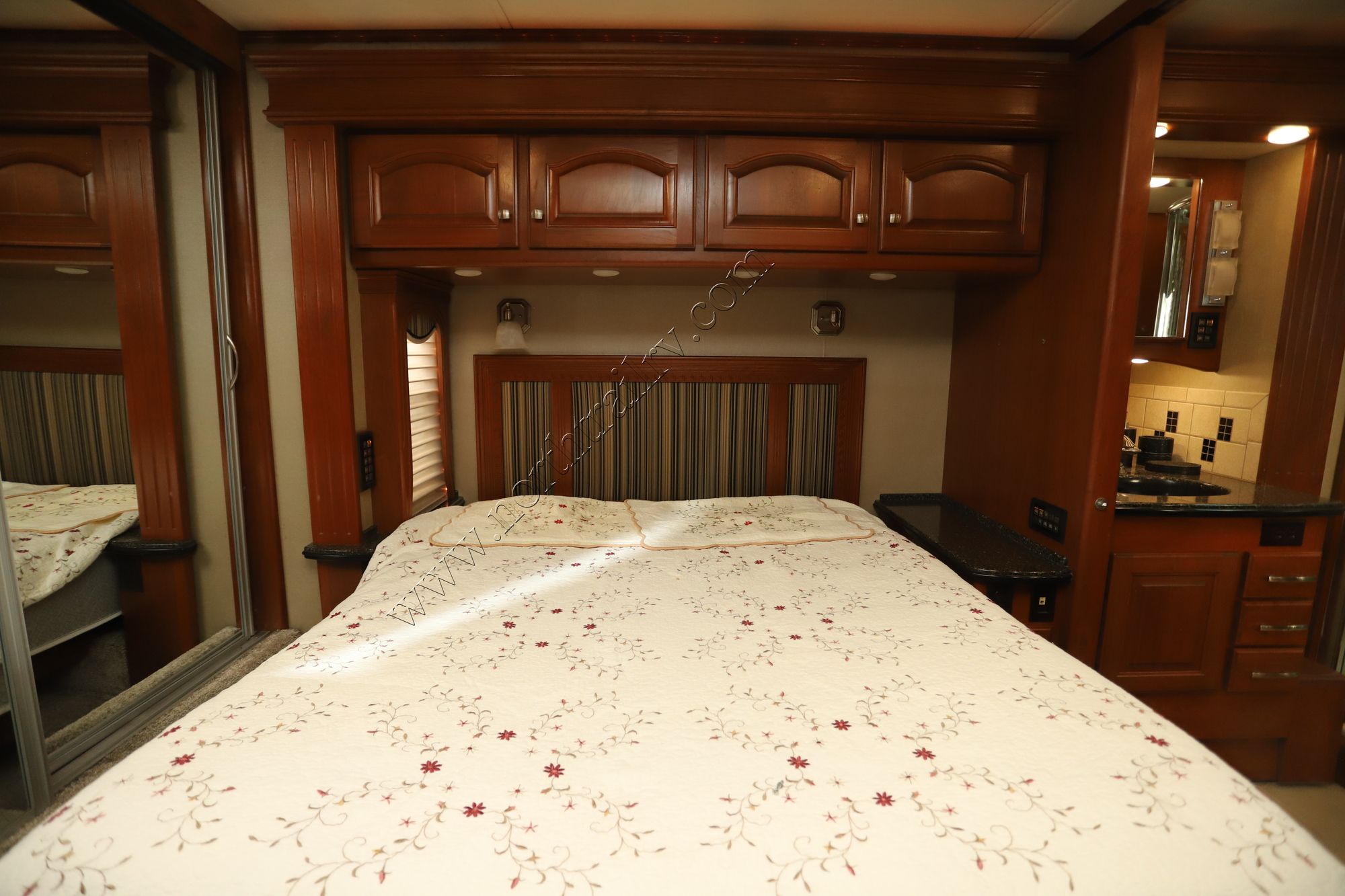Used 2007 Country Coach Magna 630 MATISSE 40 QUAD Class A  For Sale