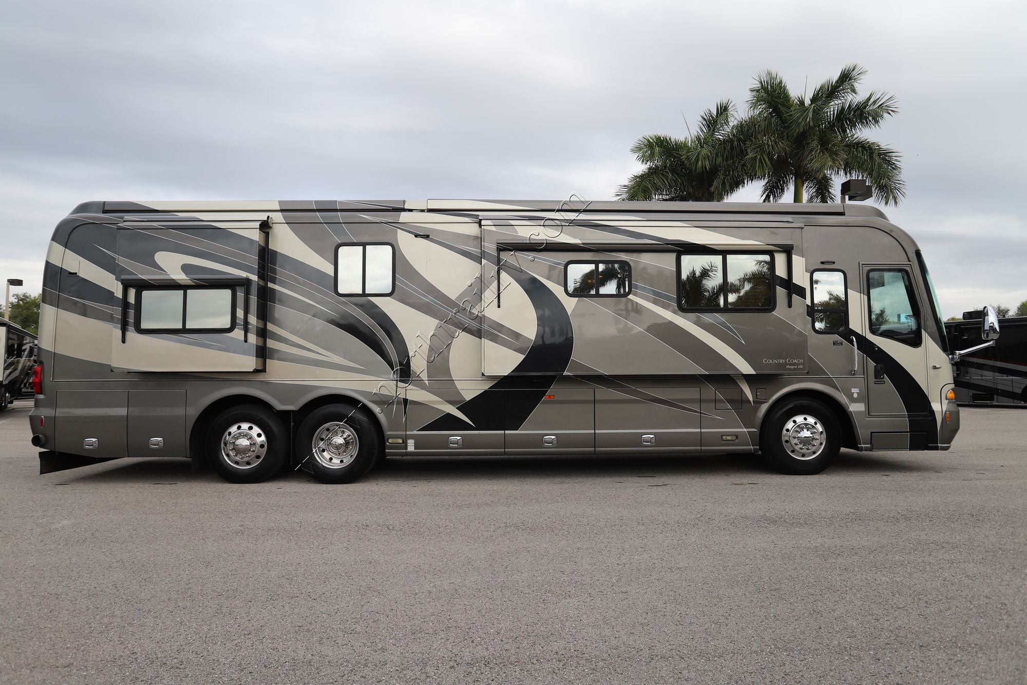Used 2007 Country Coach Magna 630 MATISSE 40 QUAD Class A  For Sale