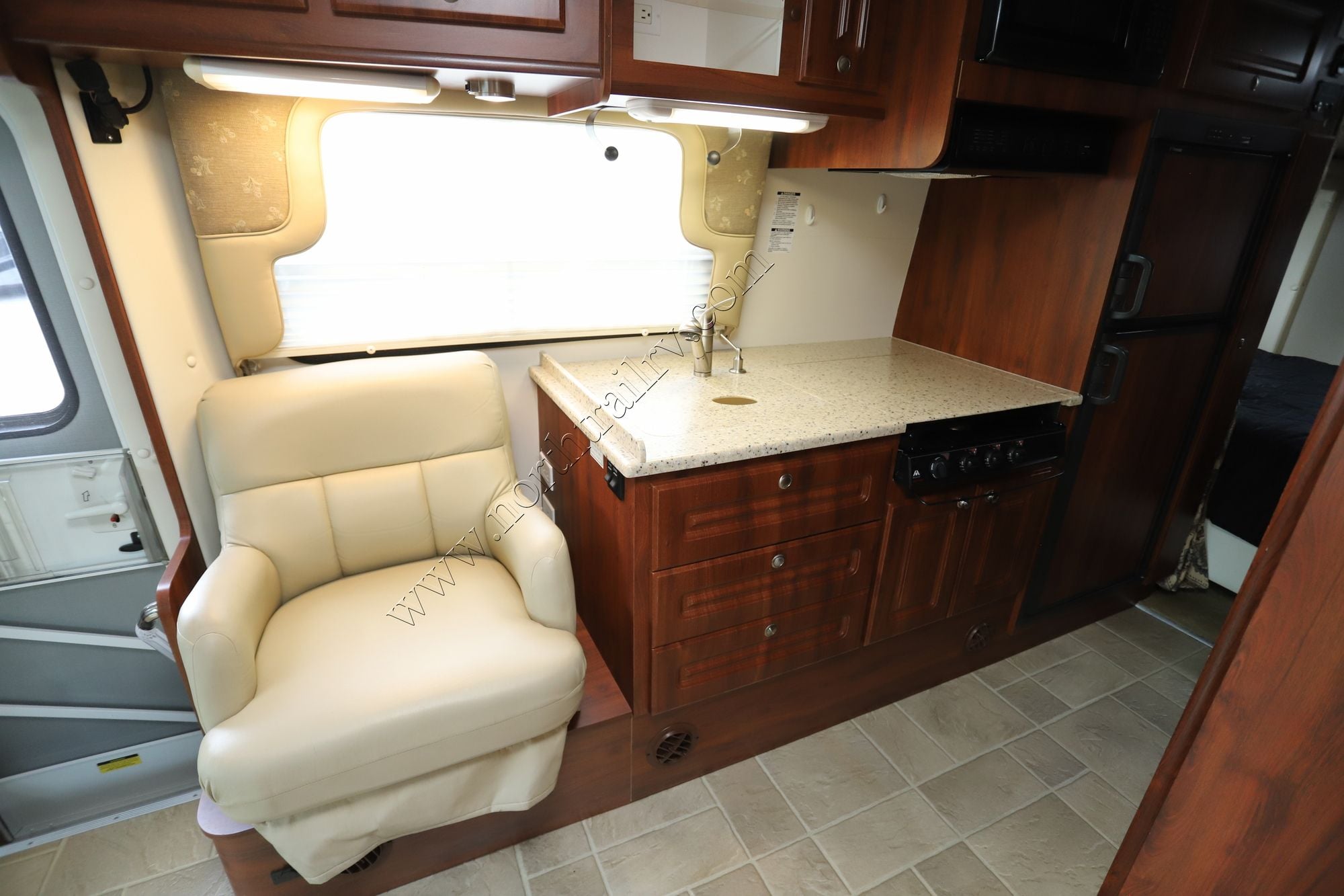 Used 2007 Coach House Platinum 272XL Class C  For Sale