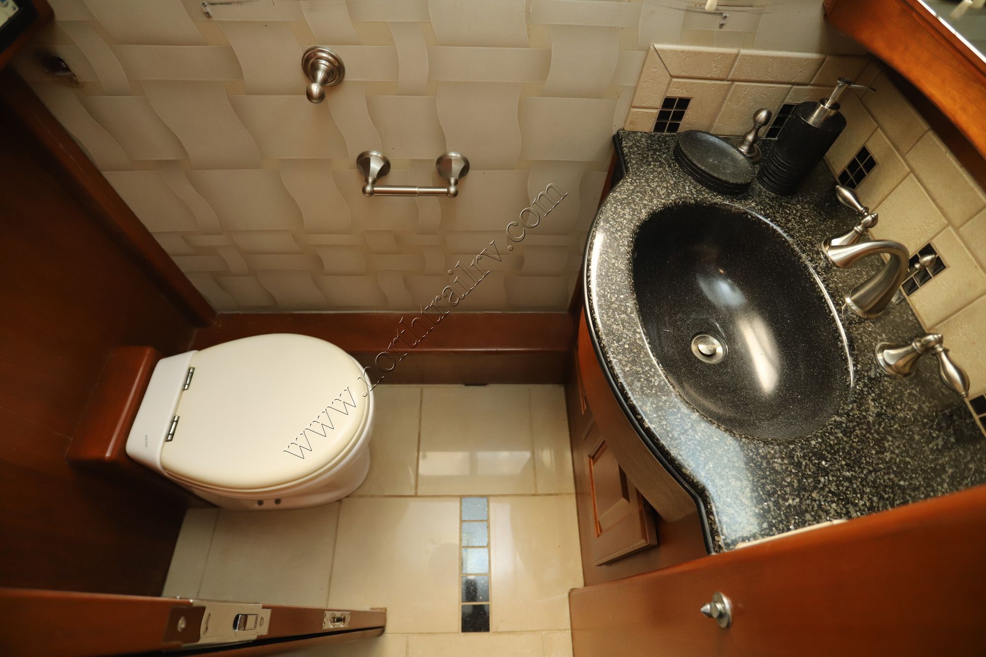 Used 2007 Country Coach Magna 630 MATISSE 40 QUAD Class A  For Sale