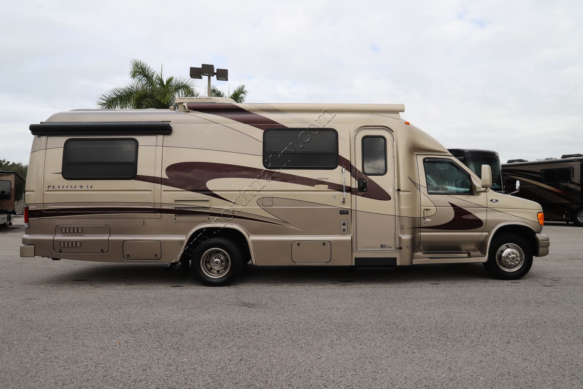 Used 2007 Coach House Platinum 272XL Class C  For Sale