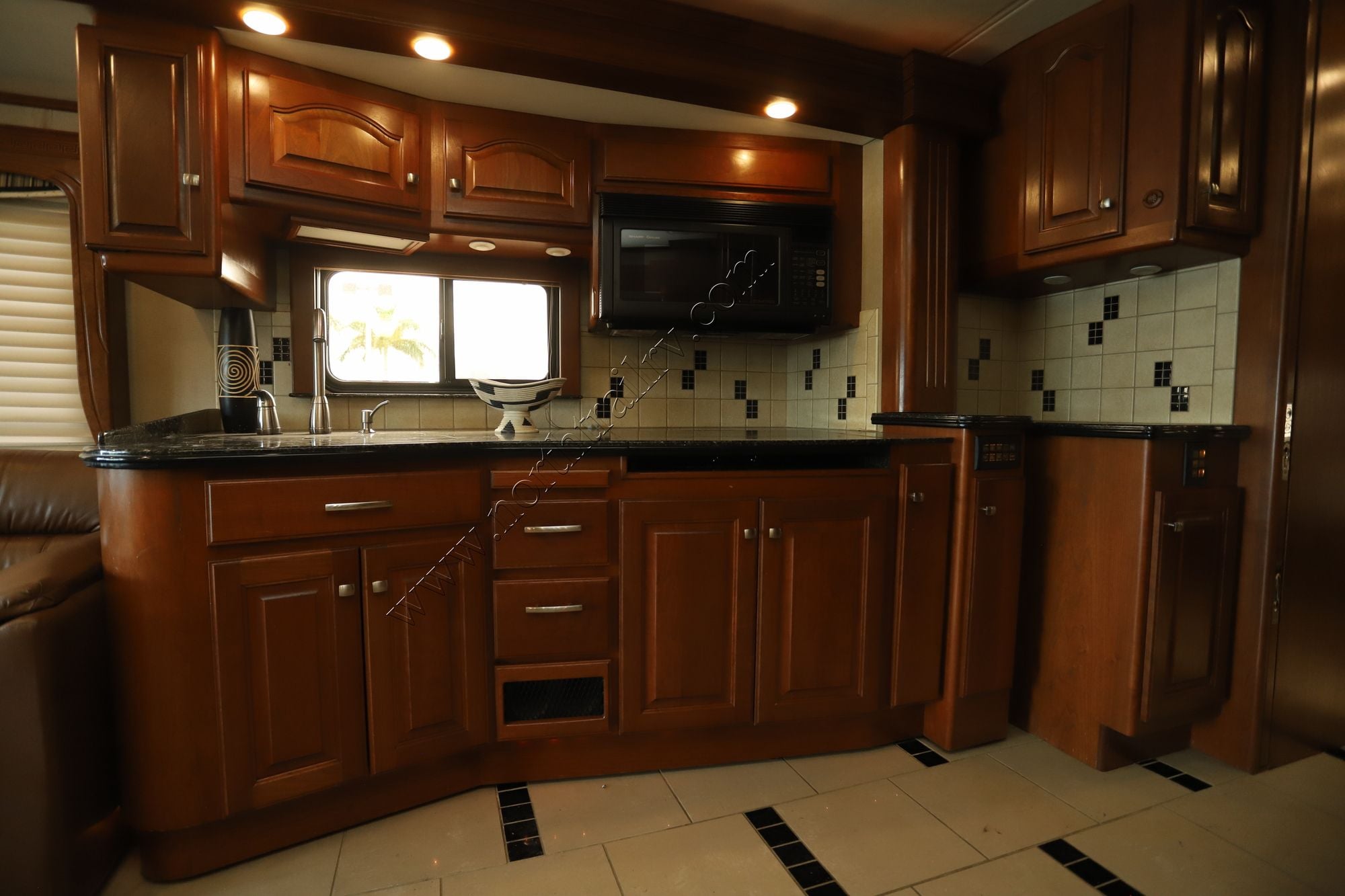 Used 2007 Country Coach Magna 630 MATISSE 40 QUAD Class A  For Sale