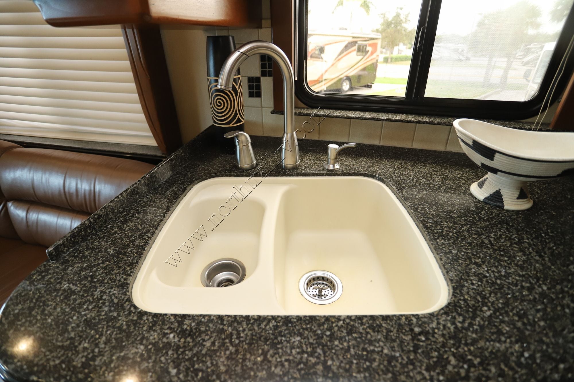 Used 2007 Country Coach Magna 630 MATISSE 40 QUAD Class A  For Sale