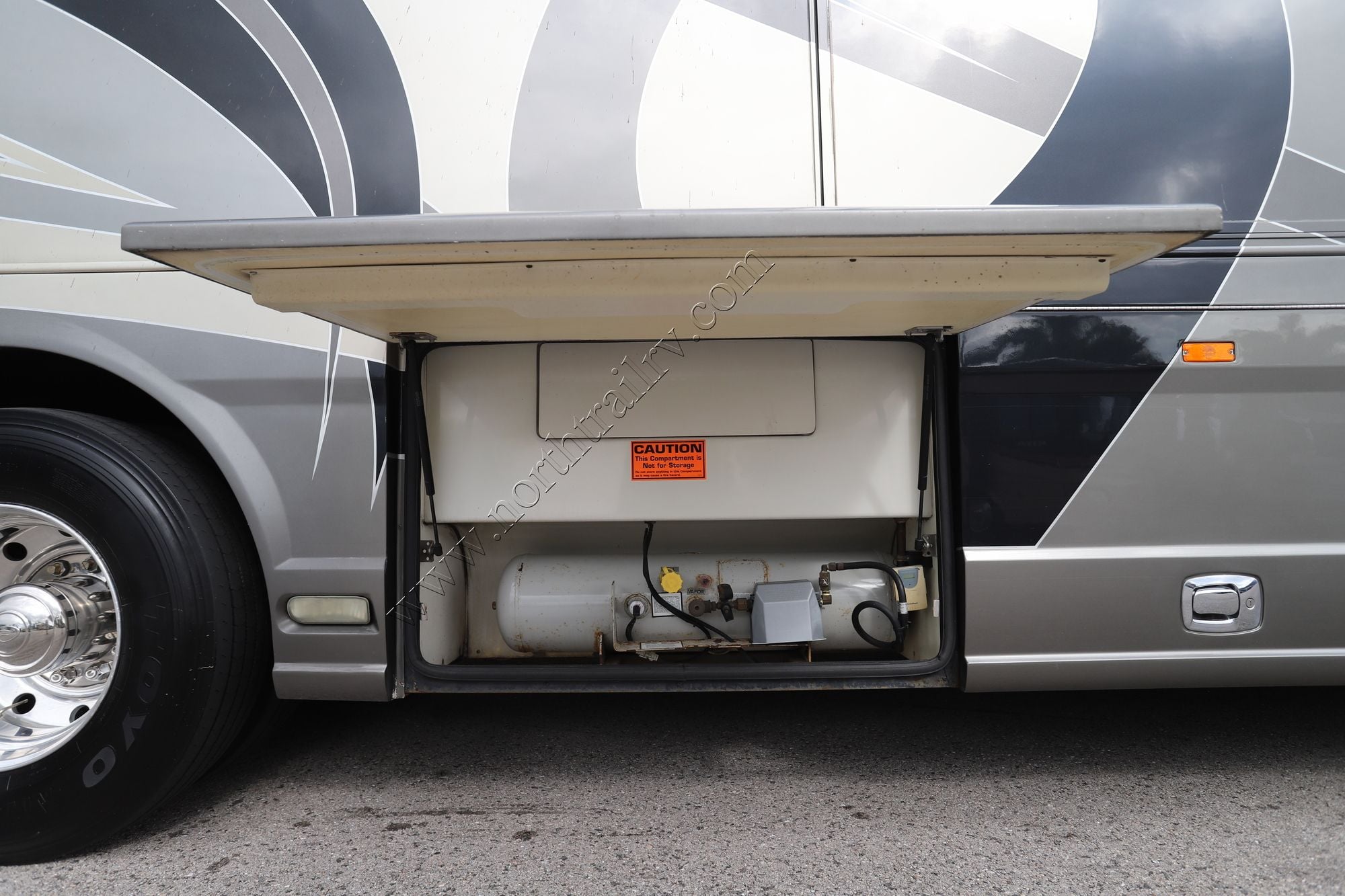 Used 2007 Country Coach Magna 630 MATISSE 40 QUAD Class A  For Sale