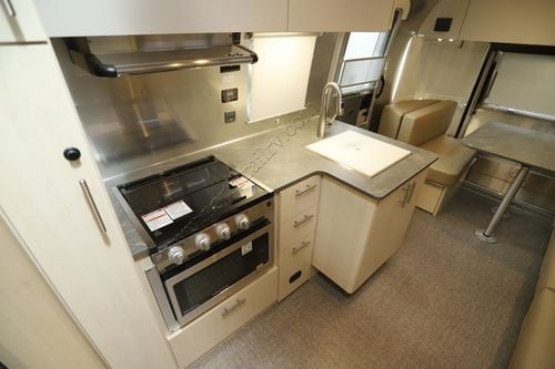 2026 Airstream Flying Cloud 25FB