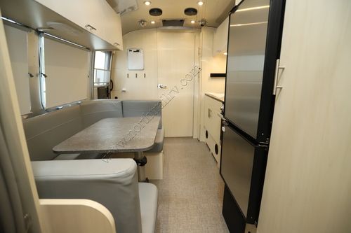 2023 Airstream Flying Cloud 23FBT