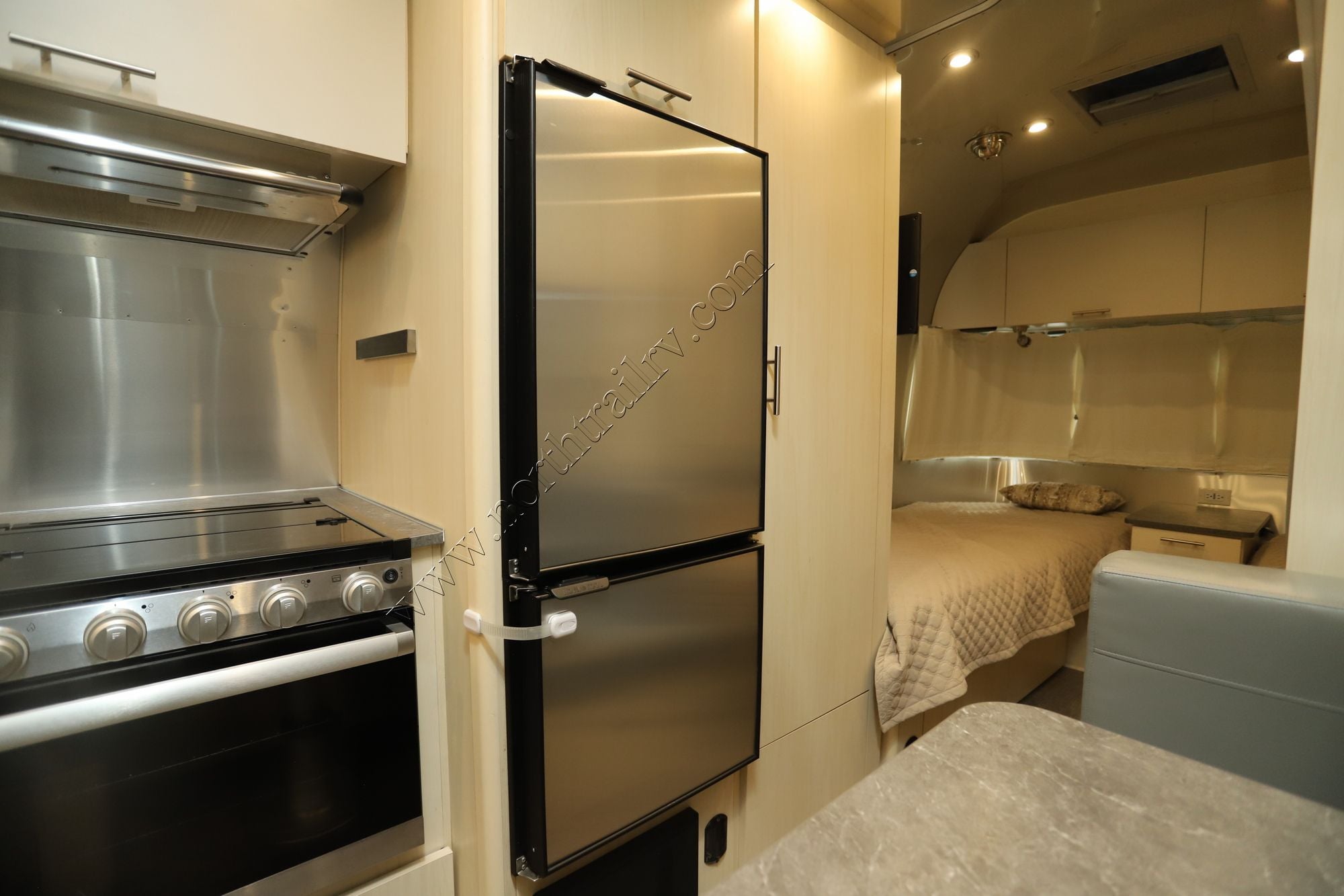 Used 2023 Airstream Flying Cloud 23FBT Travel Trailer  For Sale