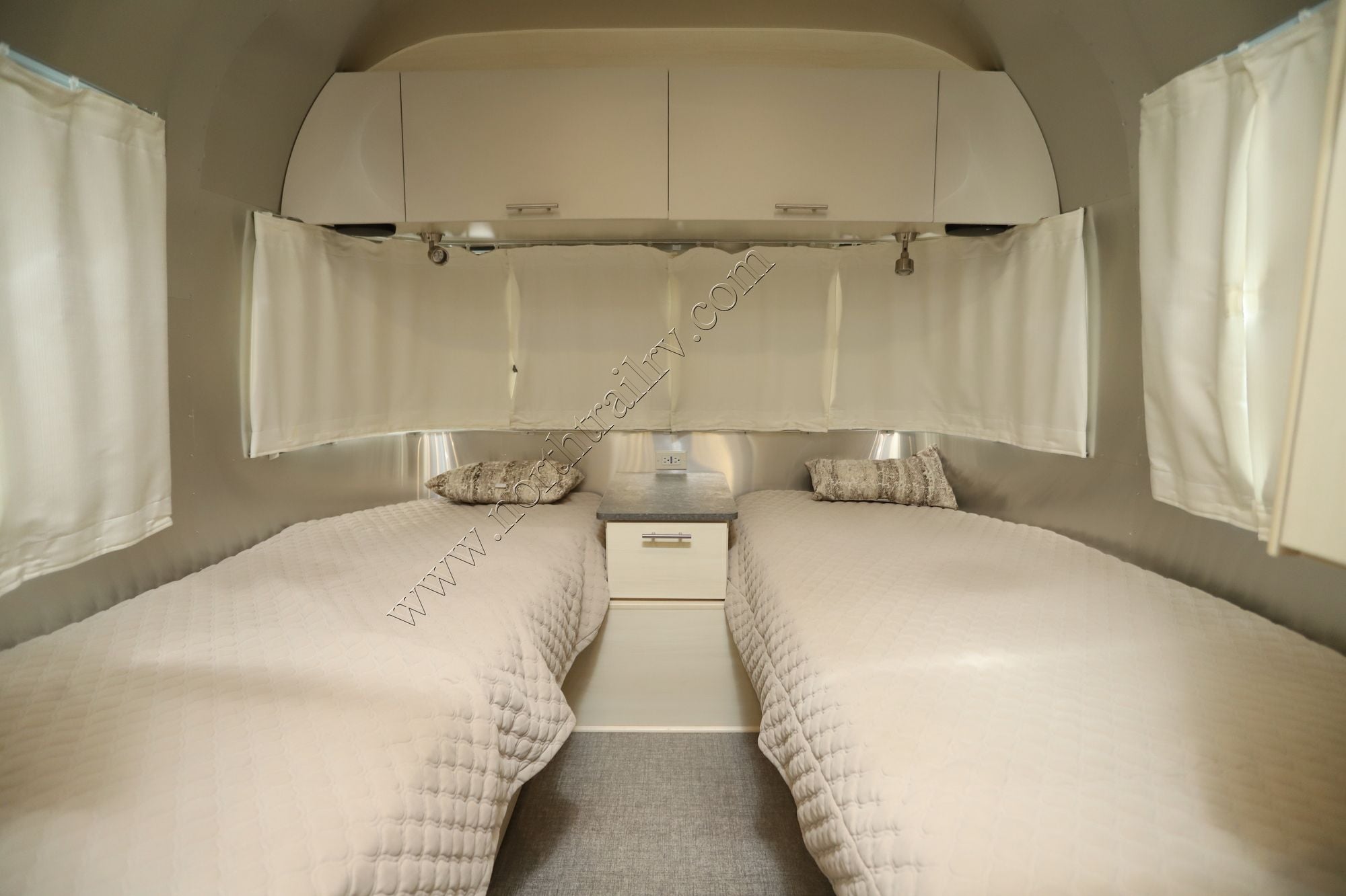 Used 2023 Airstream Flying Cloud 23FBT Travel Trailer  For Sale