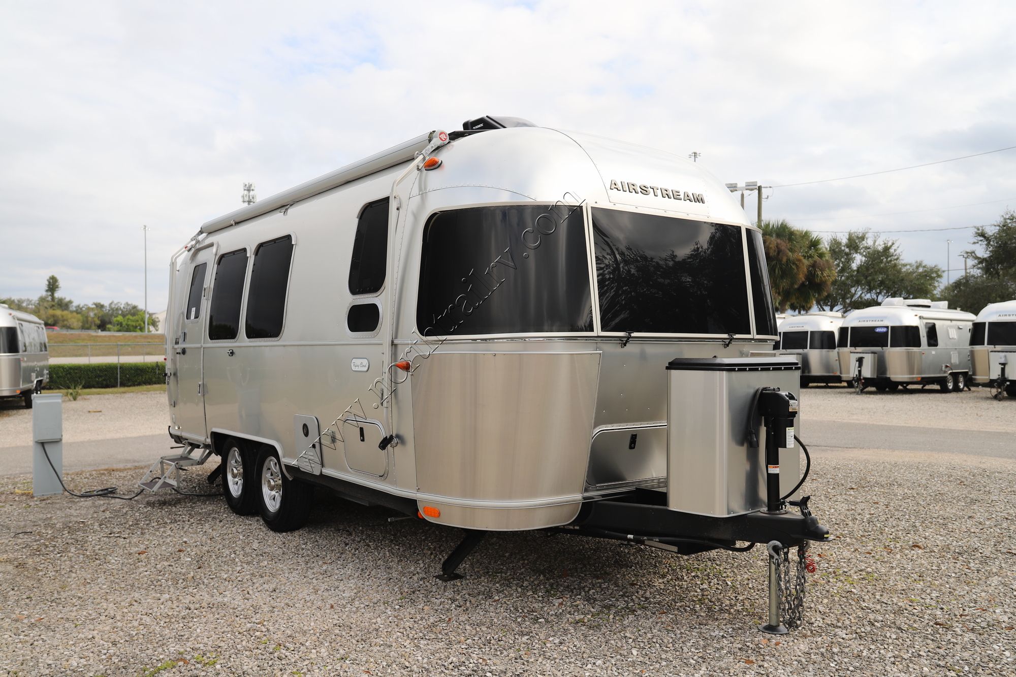 Used 2023 Airstream Flying Cloud 23FBT Travel Trailer  For Sale