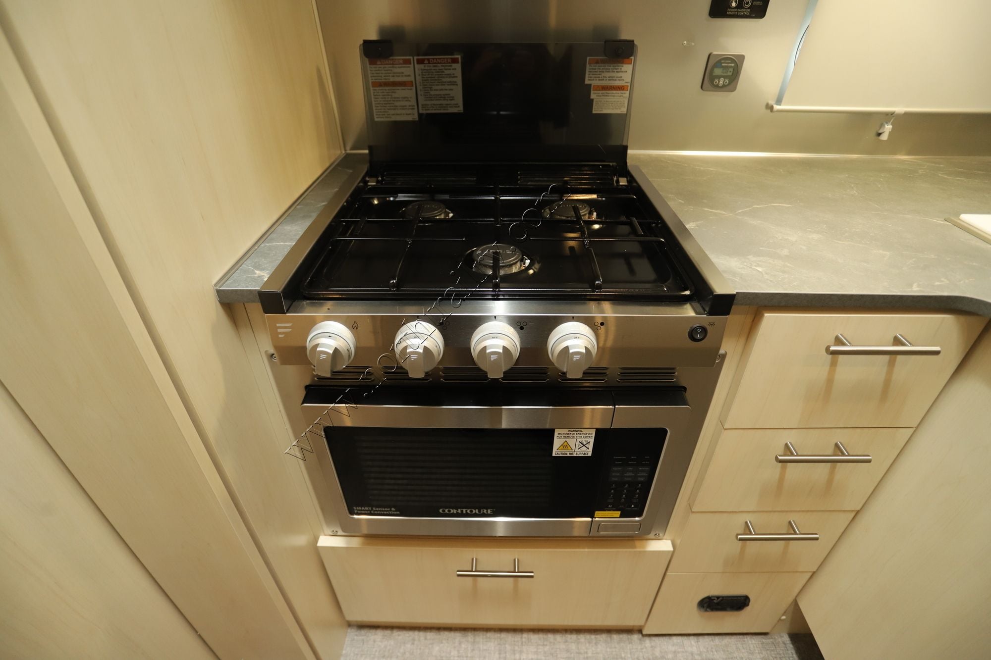 2026 Airstream Flying Cloud 25FB Travel Trailer New  For Sale