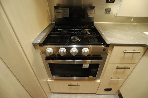 2026 Airstream Flying Cloud 25FB