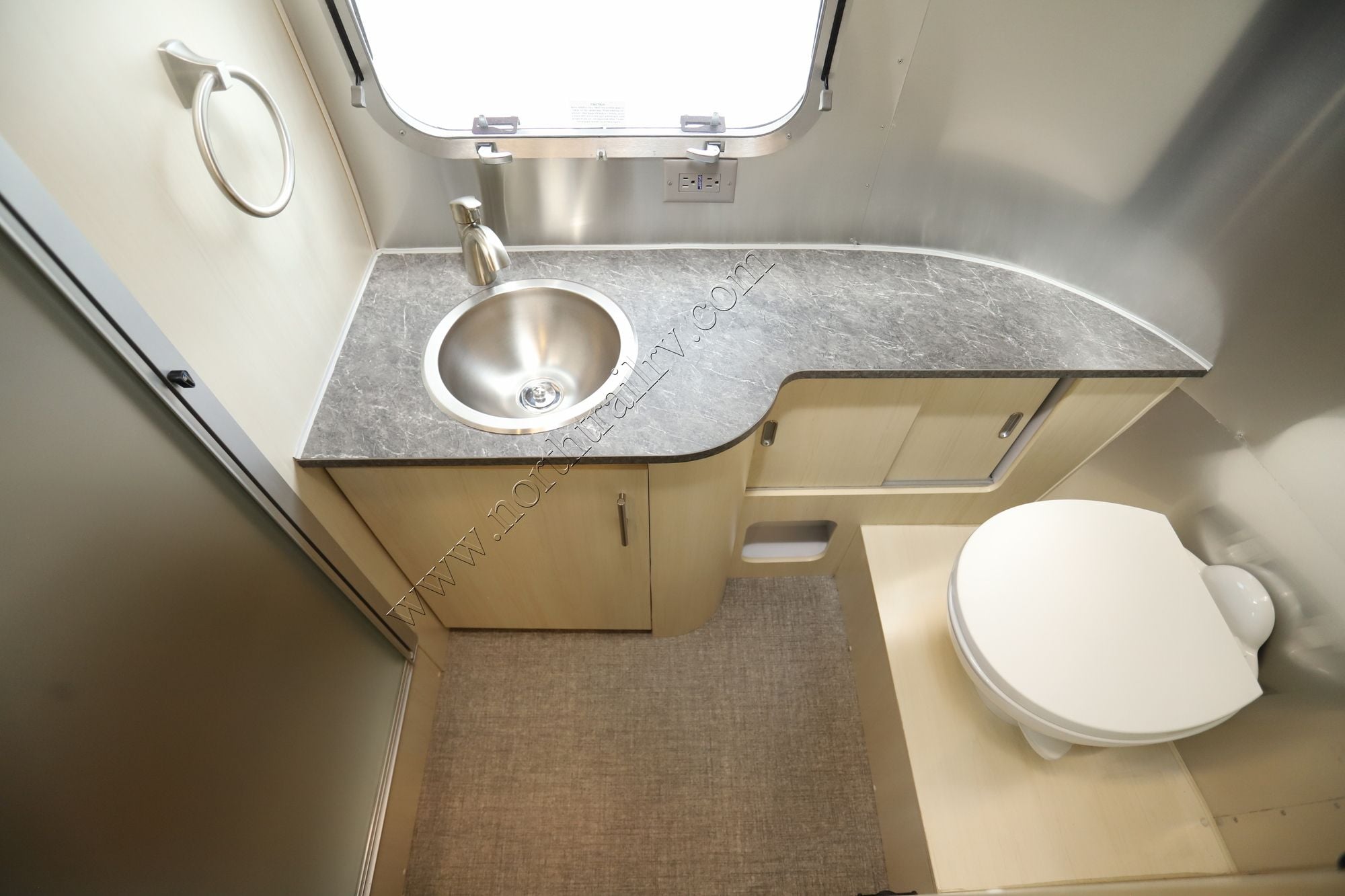 Used 2023 Airstream Flying Cloud 23FBT Travel Trailer  For Sale