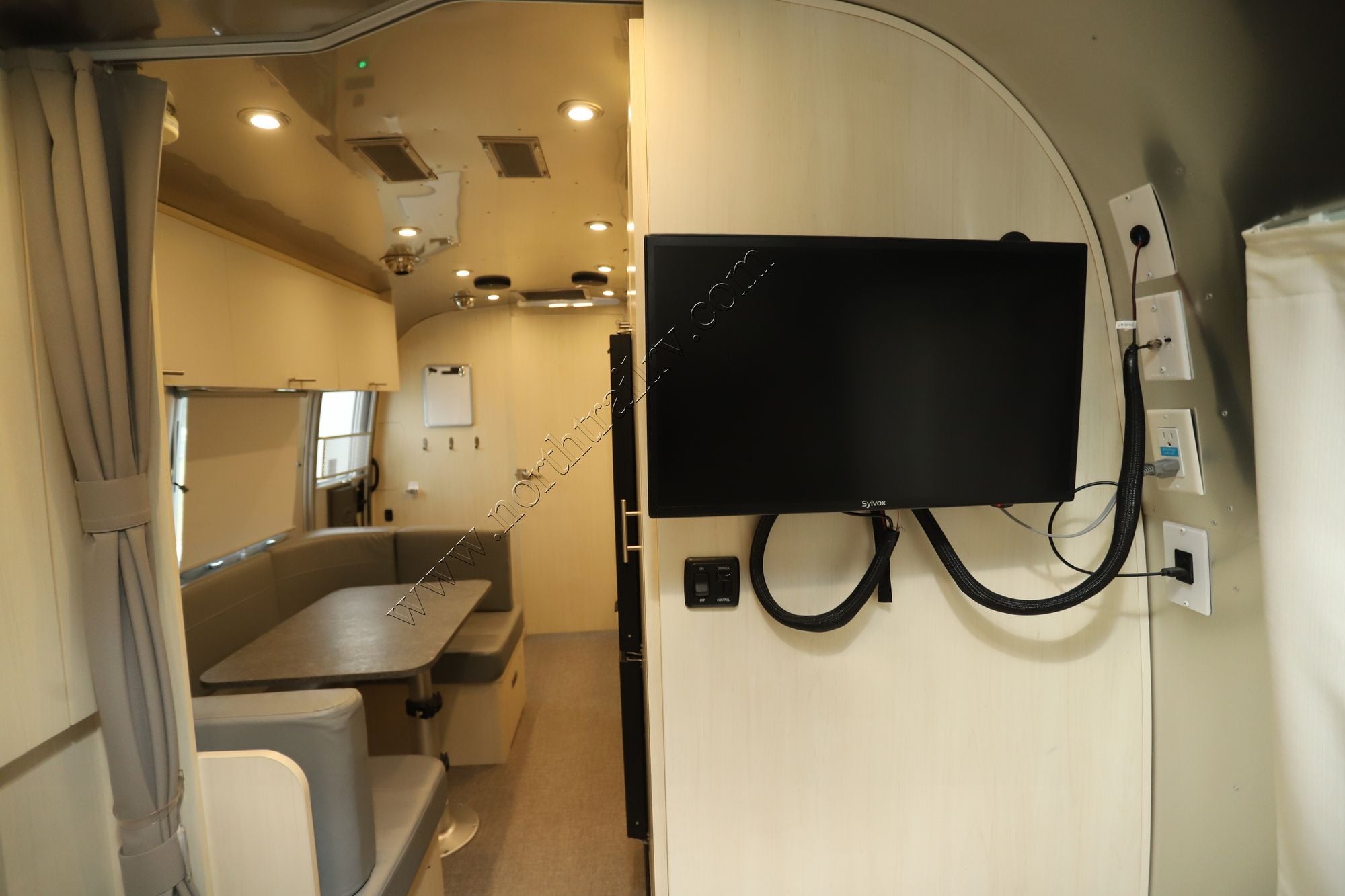 Used 2023 Airstream Flying Cloud 23FBT Travel Trailer  For Sale