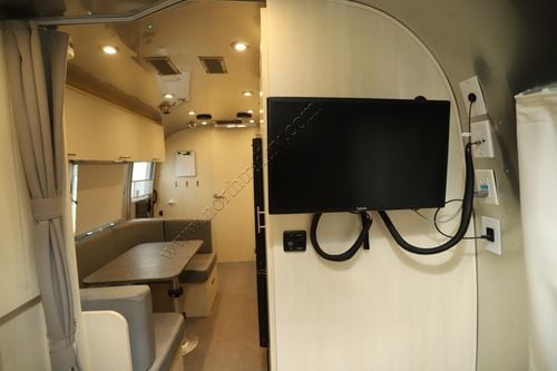 2023 Airstream Flying Cloud 23FBT