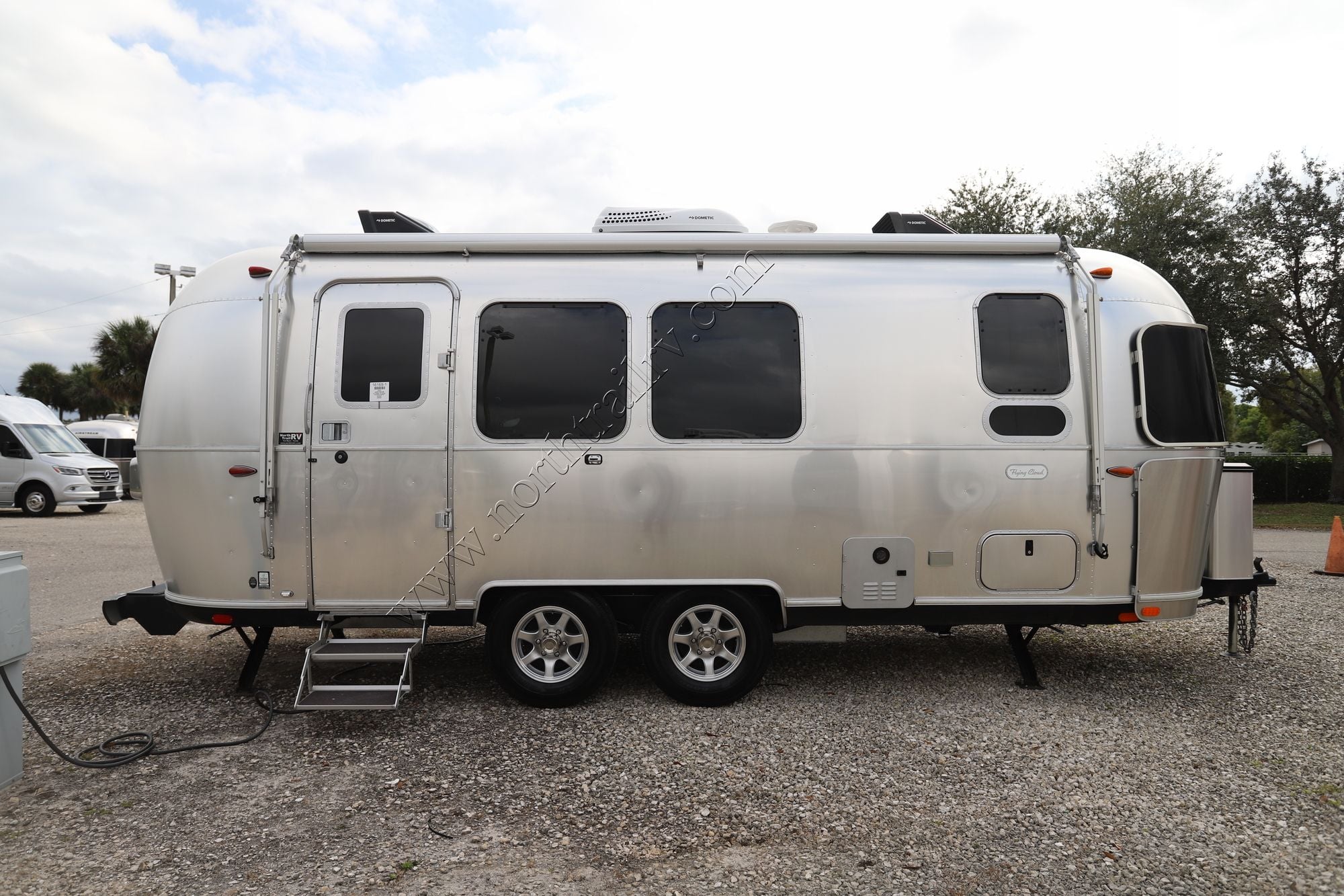 Used 2023 Airstream Flying Cloud 23FBT Travel Trailer  For Sale