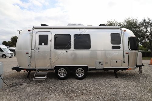 2023 Airstream Flying Cloud 23FBT