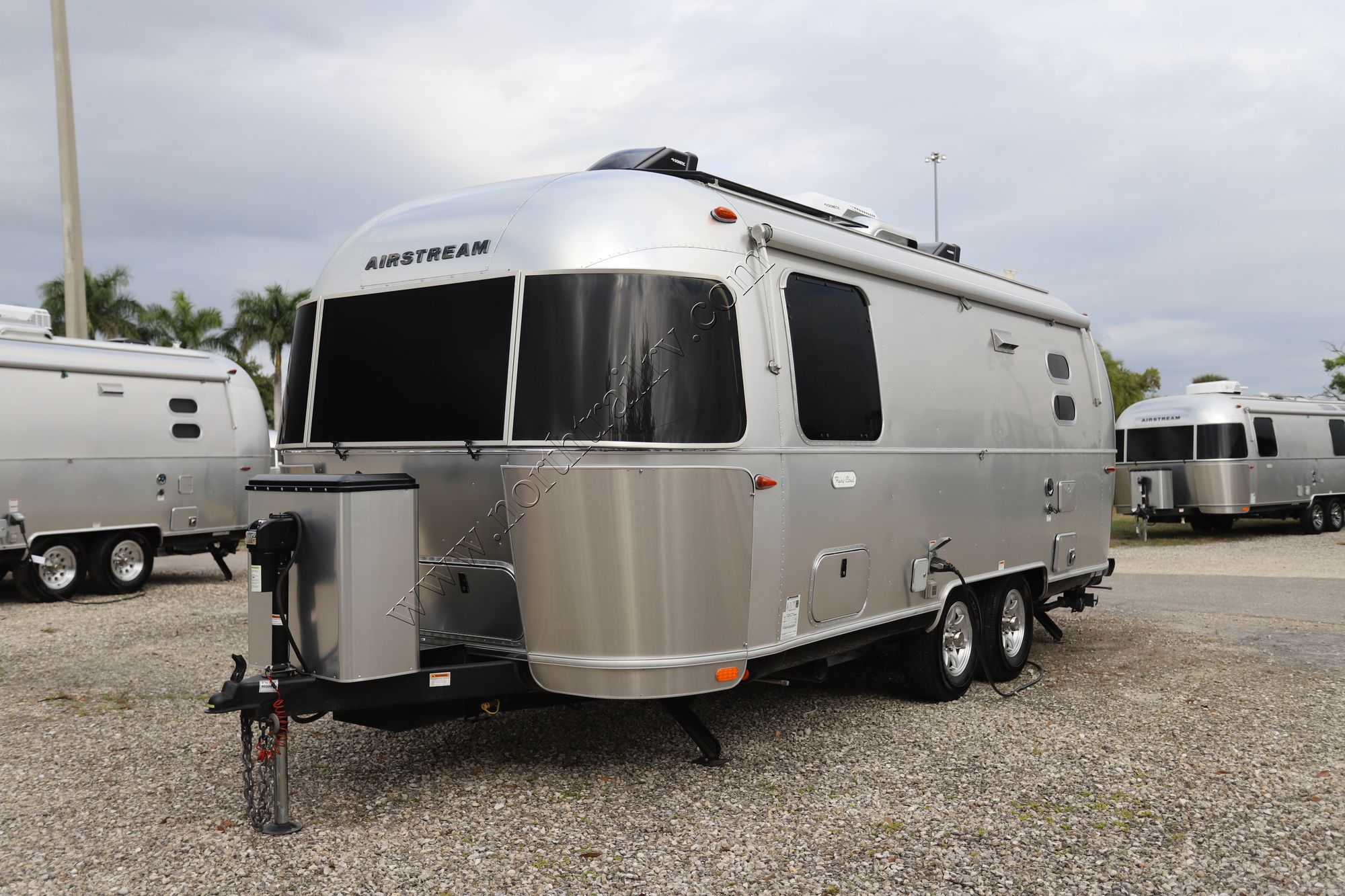 Used 2023 Airstream Flying Cloud 23FBT Travel Trailer  For Sale
