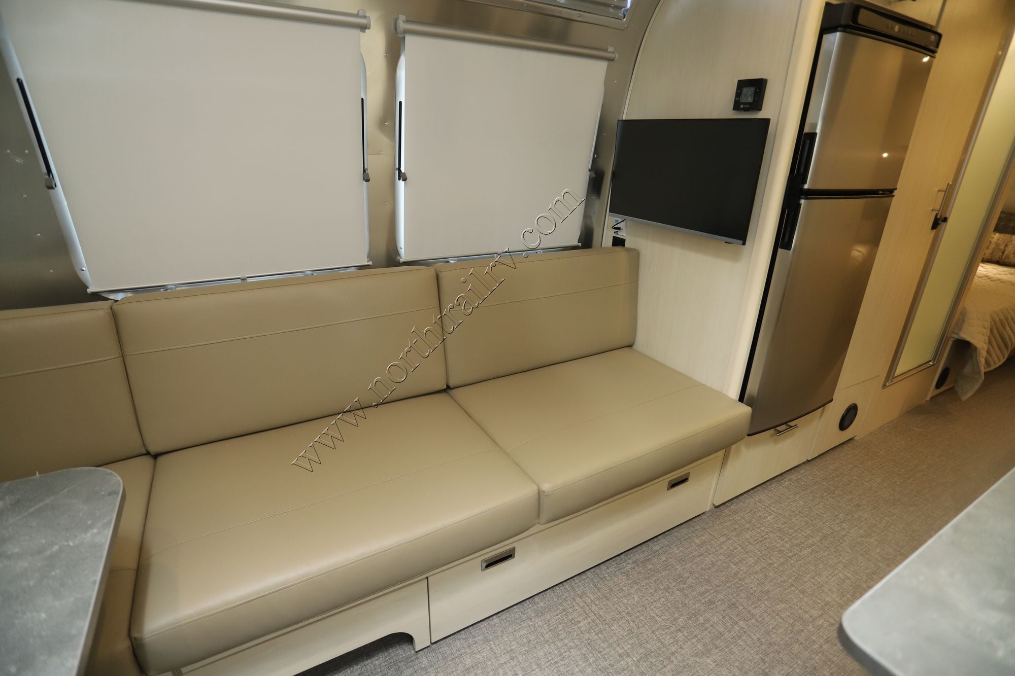 2026 Airstream Flying Cloud 25FB Travel Trailer New  For Sale