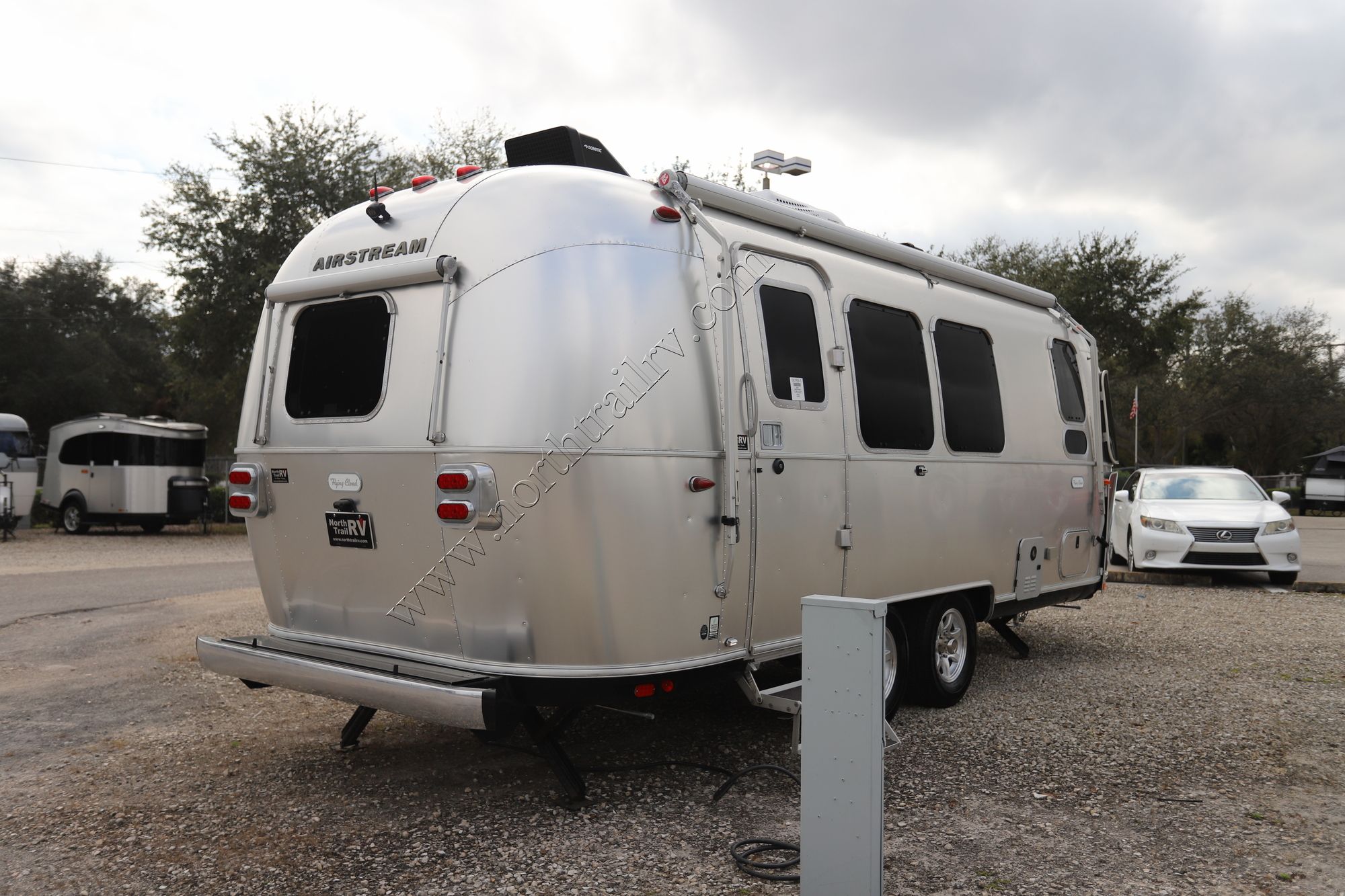 Used 2023 Airstream Flying Cloud 23FBT Travel Trailer  For Sale