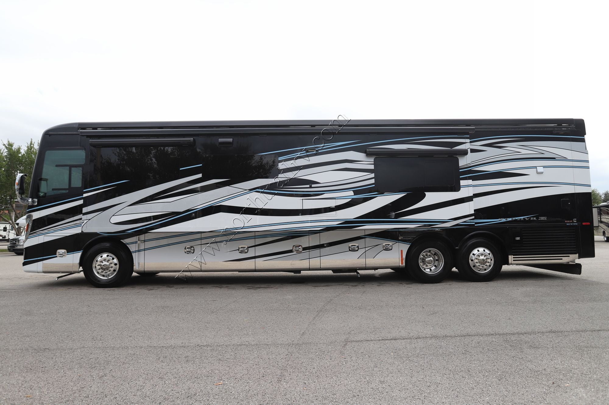 Used 2024 Tiffin Motor Homes Zephyr 45FZ Class A  For Sale